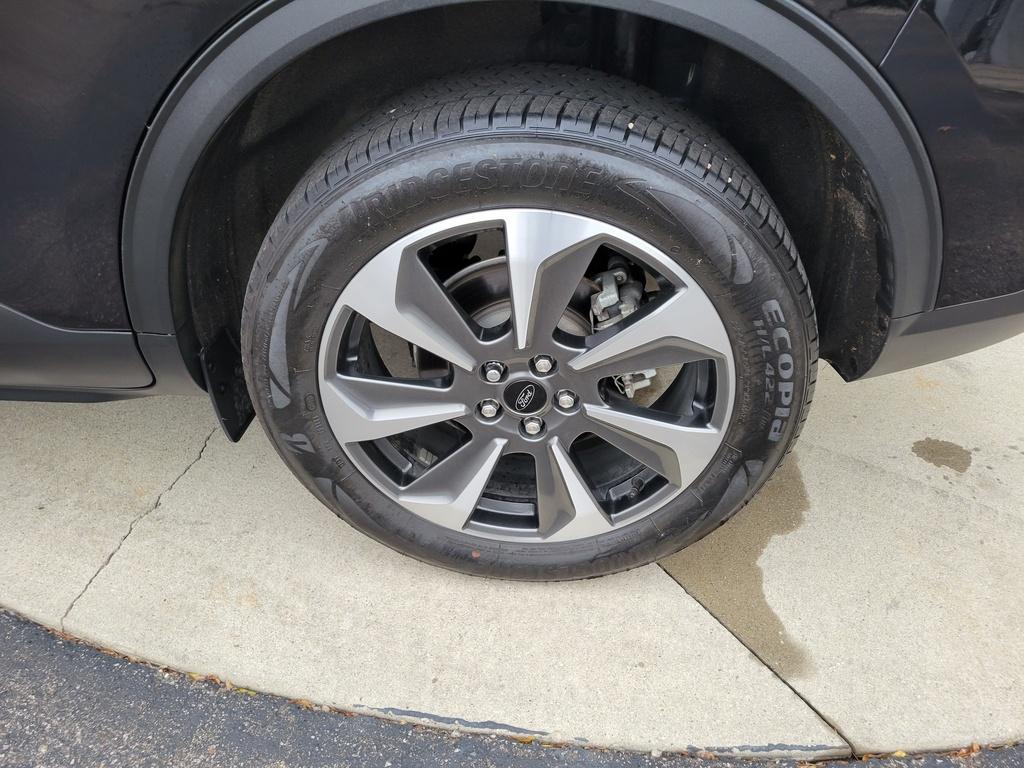 used 2023 Ford Escape car, priced at $25,900