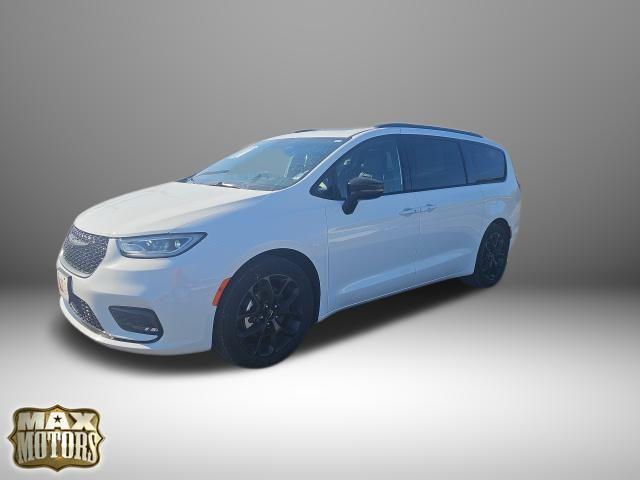 used 2025 Chrysler Pacifica car, priced at $36,175