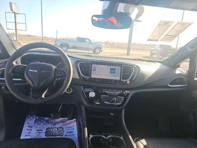 used 2025 Chrysler Pacifica car, priced at $36,175