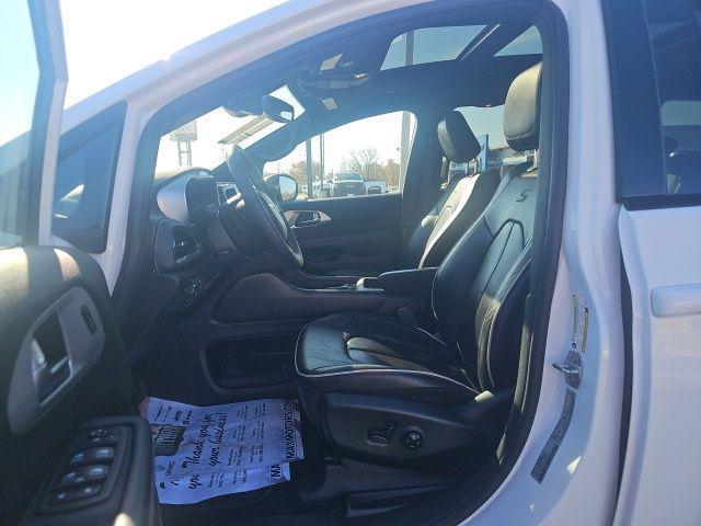 used 2025 Chrysler Pacifica car, priced at $36,175