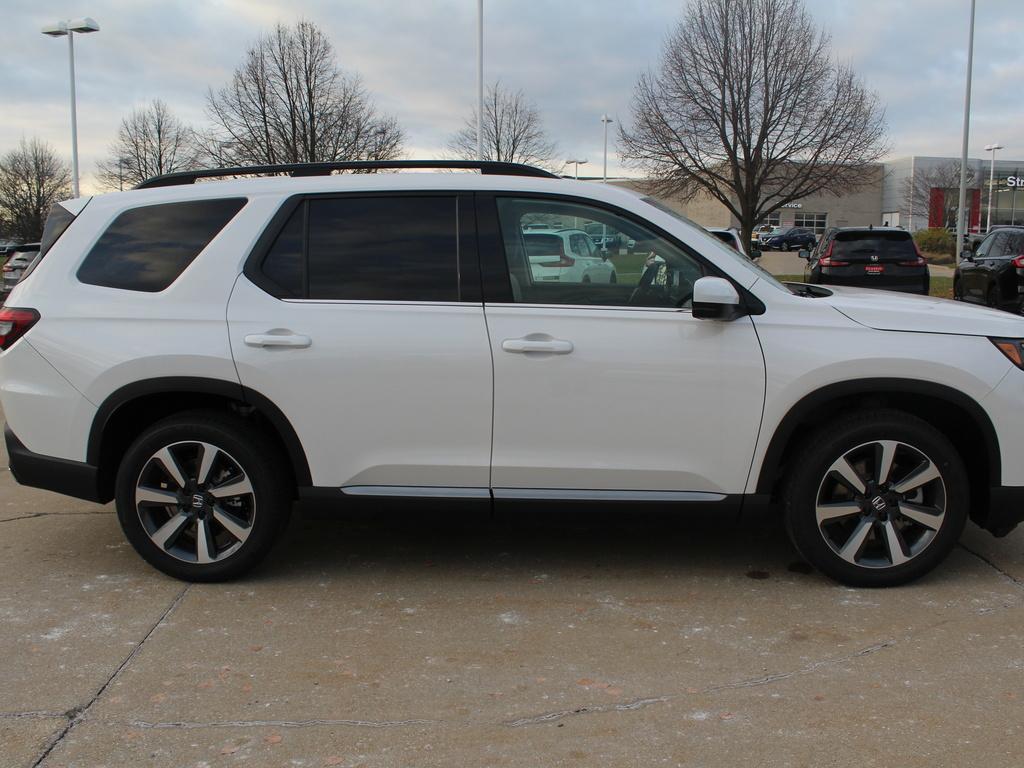 new 2025 Honda Pilot car, priced at $51,550