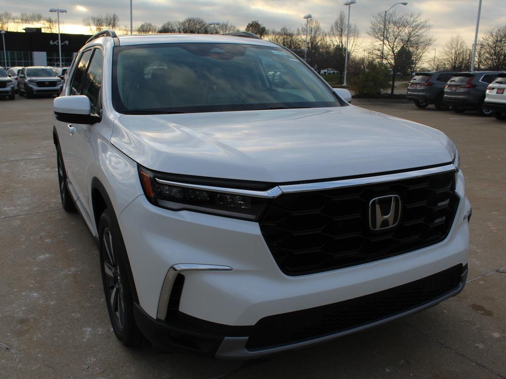 new 2025 Honda Pilot car, priced at $51,550