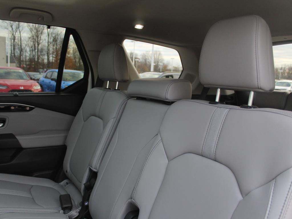 new 2025 Honda Pilot car, priced at $51,550