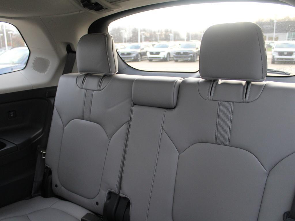 new 2025 Honda Pilot car, priced at $51,550