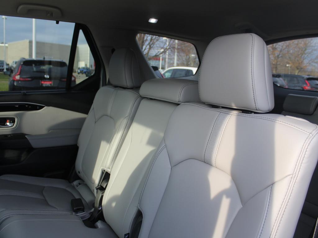 new 2025 Honda Pilot car, priced at $47,050