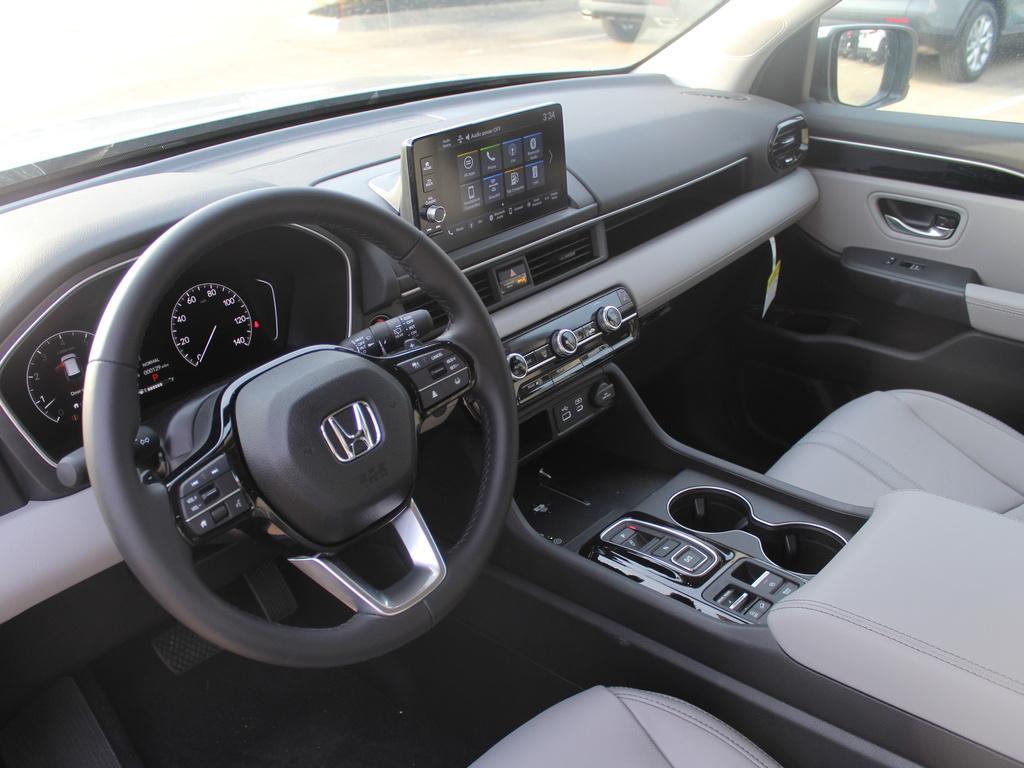 new 2025 Honda Pilot car, priced at $47,050