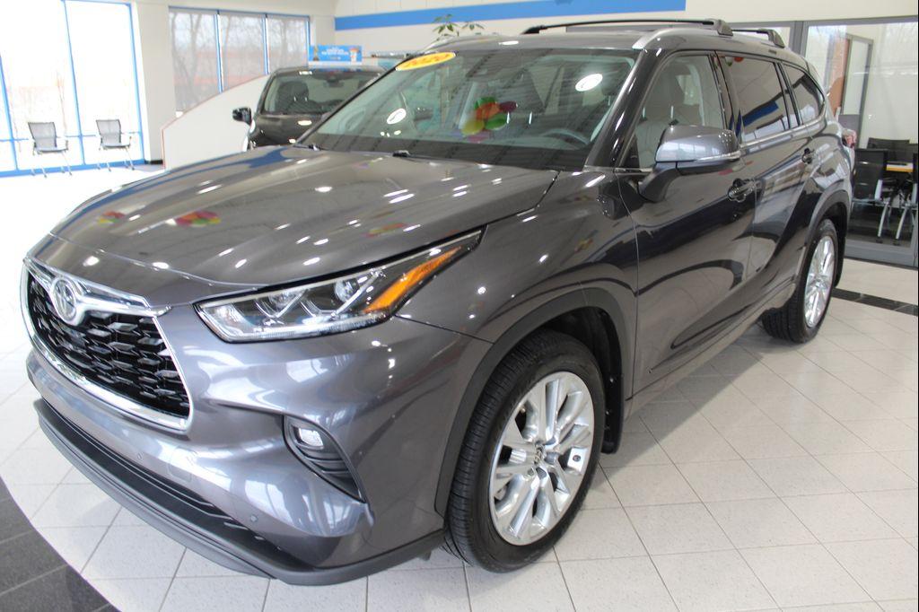 used 2020 Toyota Highlander car, priced at $27,250