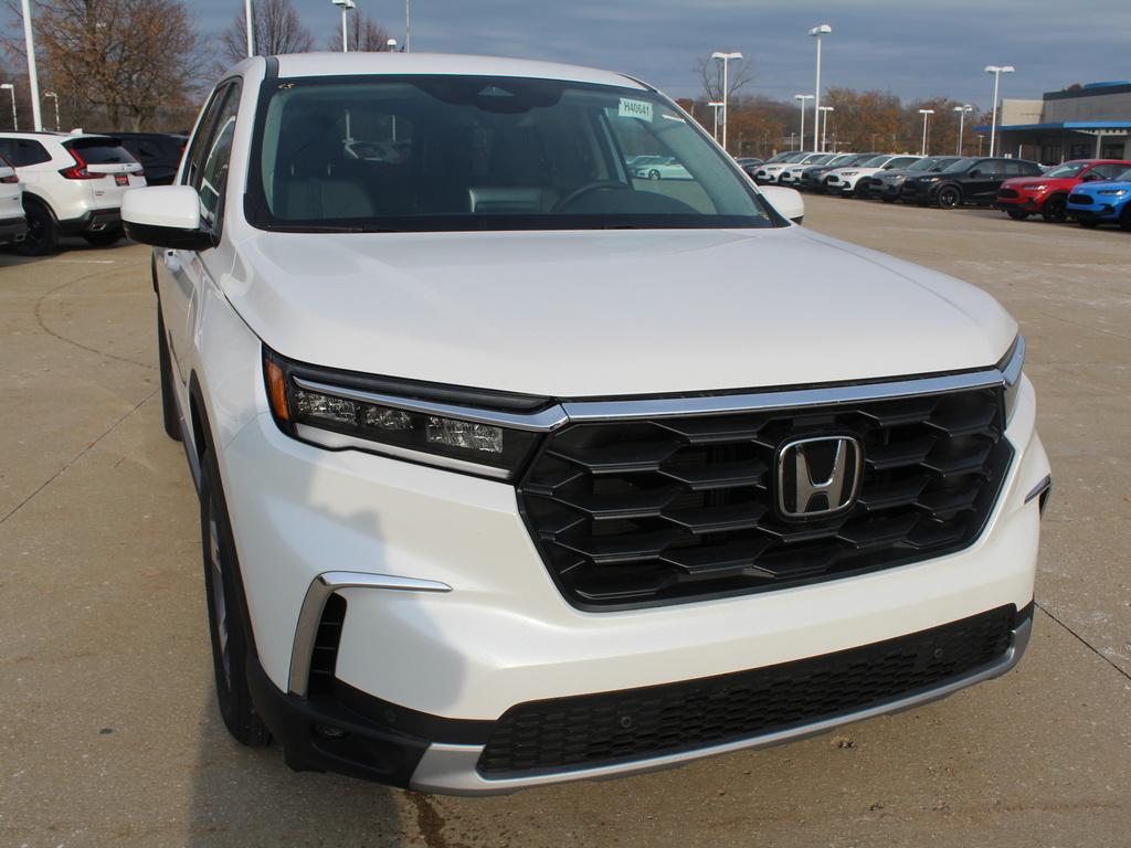 new 2025 Honda Pilot car, priced at $48,280