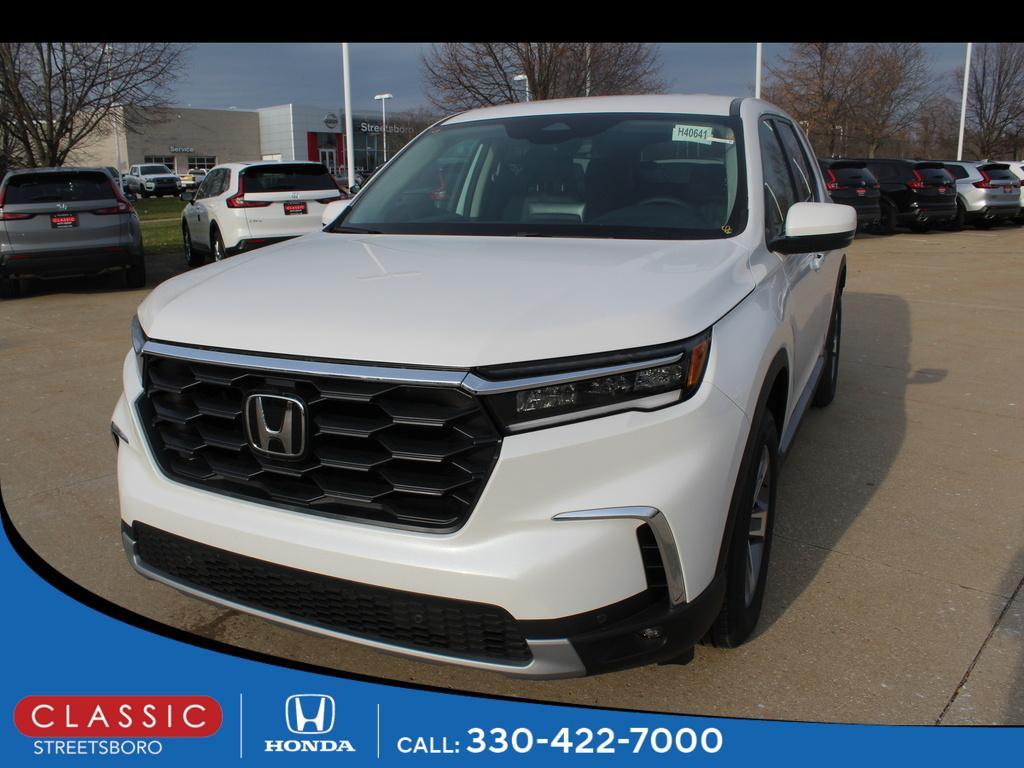 new 2025 Honda Pilot car, priced at $45,795