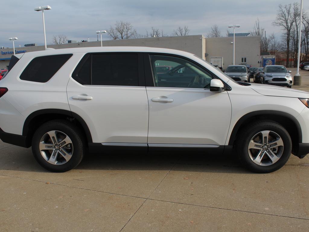 new 2025 Honda Pilot car, priced at $45,795