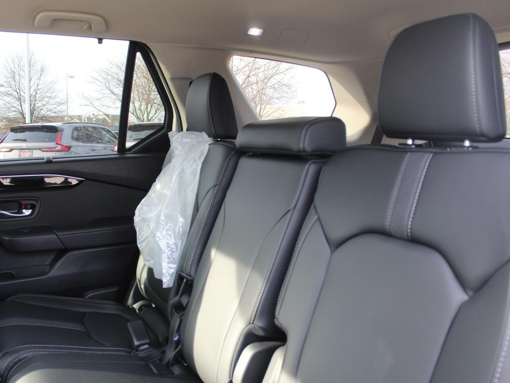 new 2025 Honda Pilot car, priced at $45,795