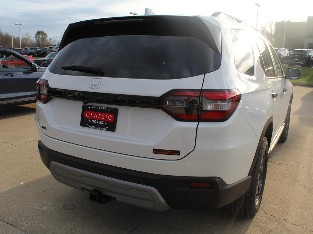 new 2025 Honda Pilot car, priced at $51,350