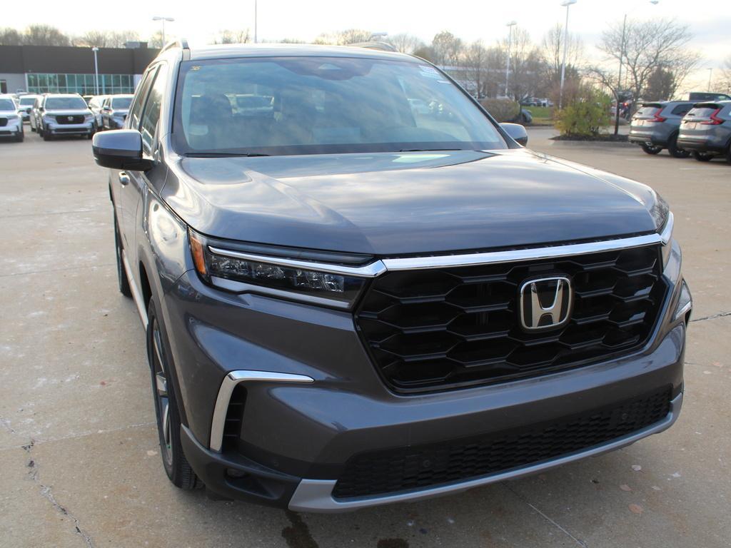 new 2025 Honda Pilot car, priced at $51,095