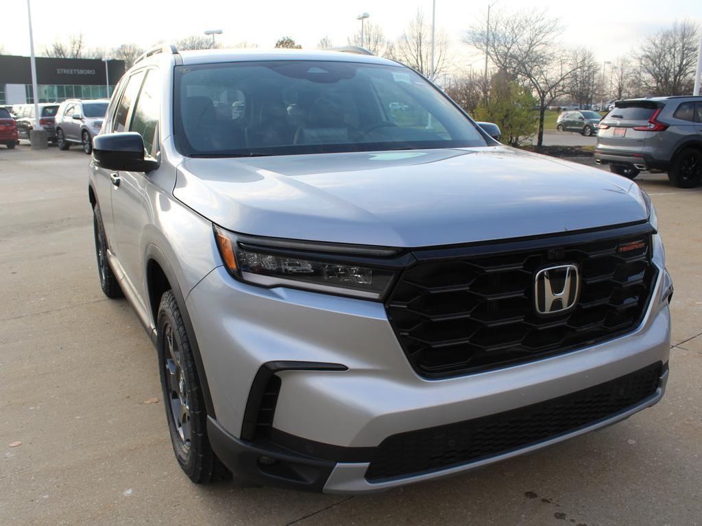 new 2025 Honda Pilot car, priced at $47,887