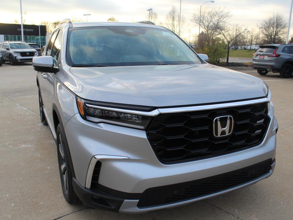 new 2025 Honda Pilot car, priced at $47,849