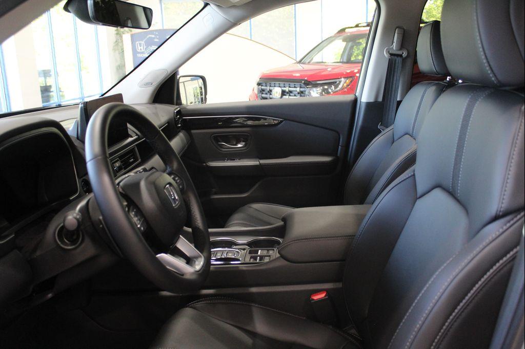 used 2025 Honda Pilot car, priced at $47,490