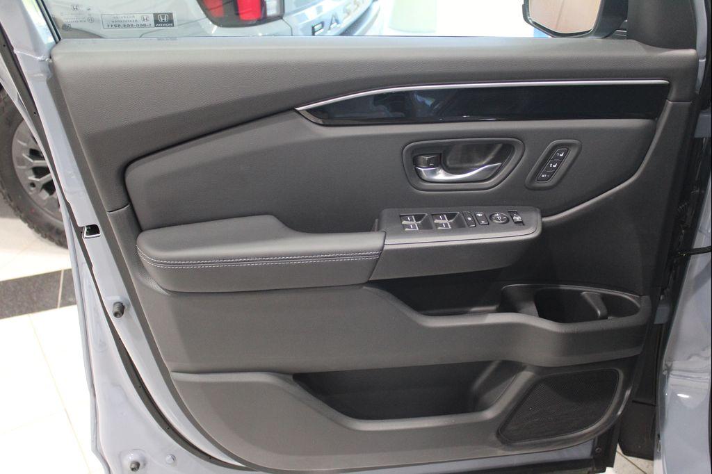 used 2025 Honda Pilot car, priced at $47,490