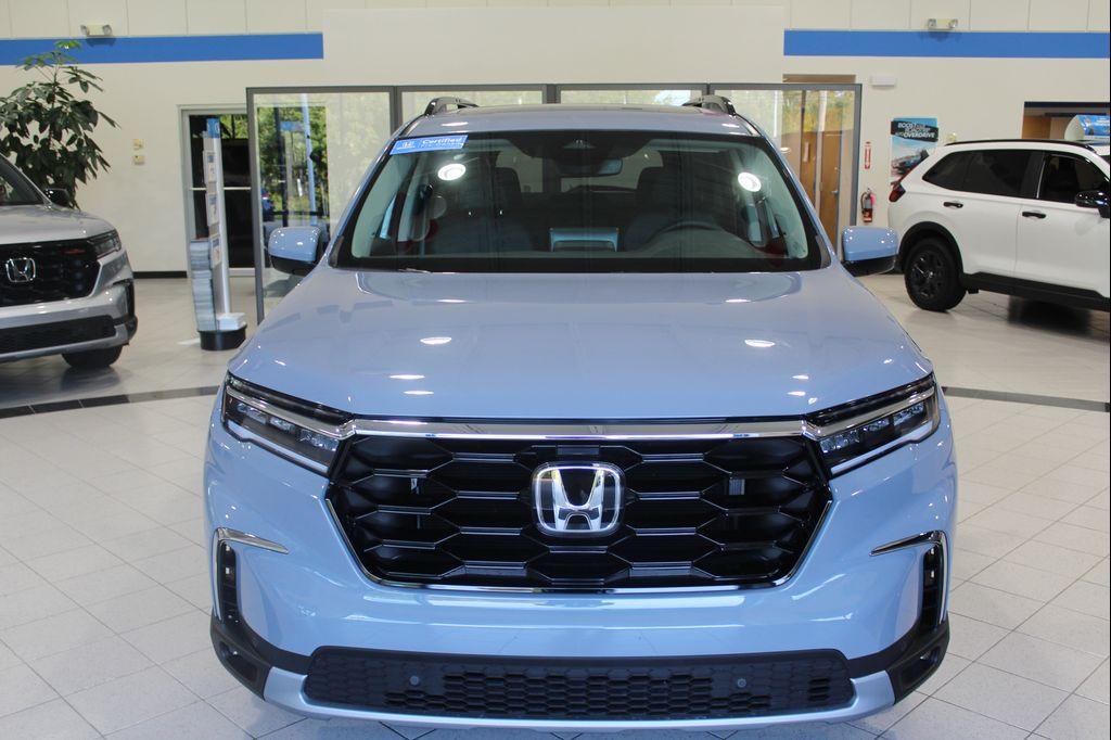 used 2025 Honda Pilot car, priced at $47,490