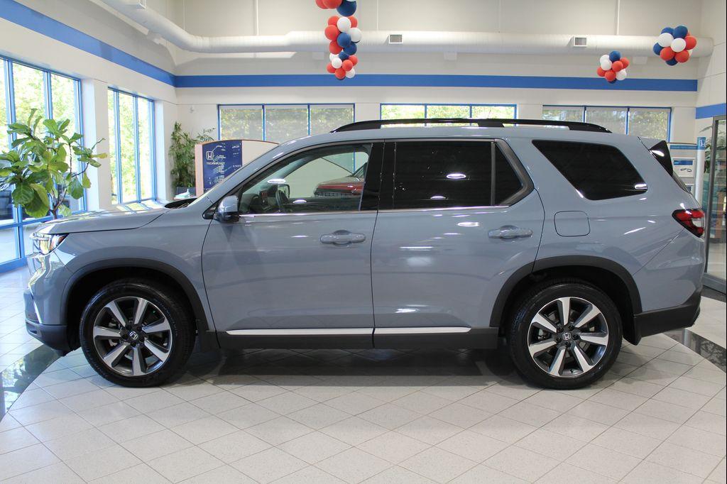 used 2025 Honda Pilot car, priced at $47,490