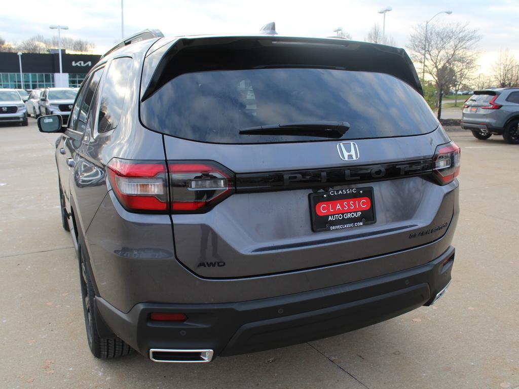 new 2025 Honda Pilot car, priced at $56,075