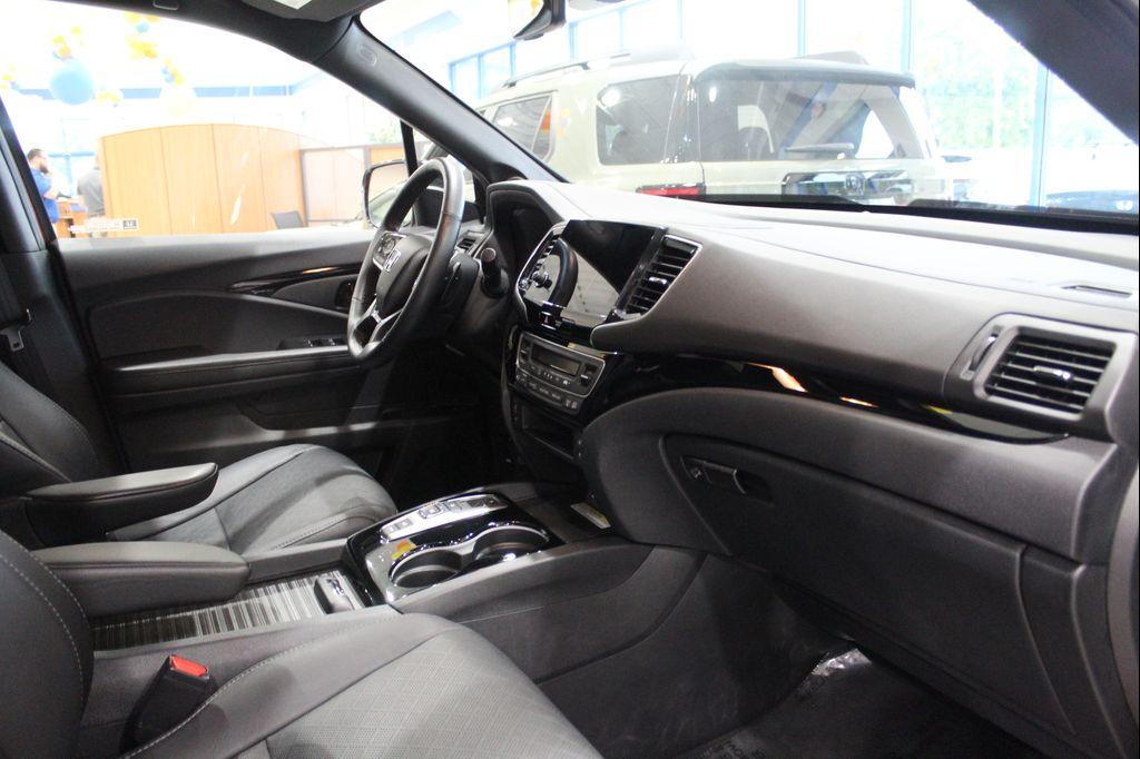 used 2022 Honda Passport car, priced at $36,250