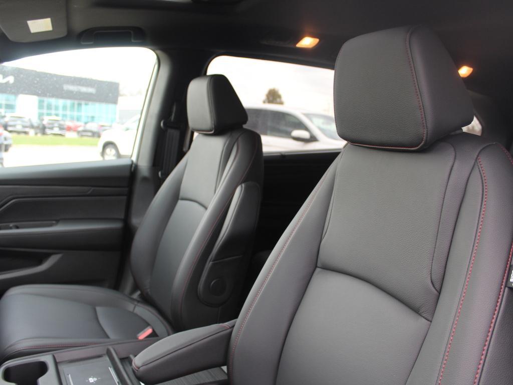 new 2026 Honda Odyssey car, priced at $43,195