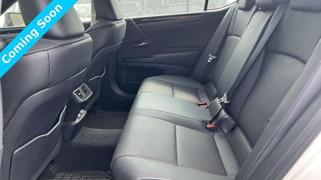 used 2019 Lexus ES 300h car, priced at $35,580
