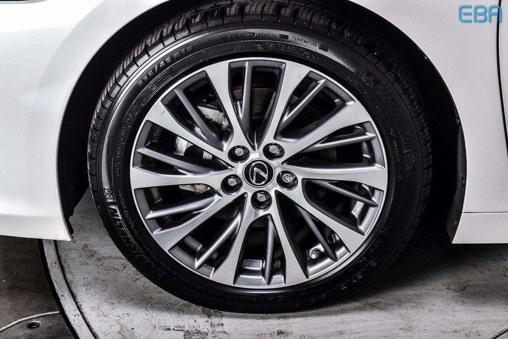 used 2019 Lexus ES 300h car, priced at $33,880
