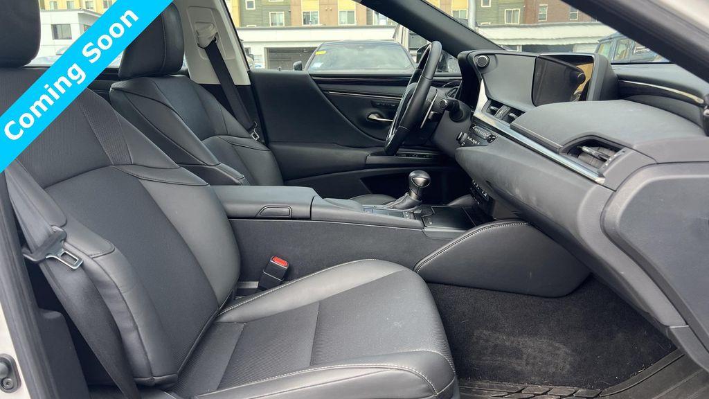 used 2019 Lexus ES 300h car, priced at $35,580