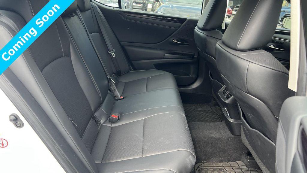 used 2019 Lexus ES 300h car, priced at $35,580