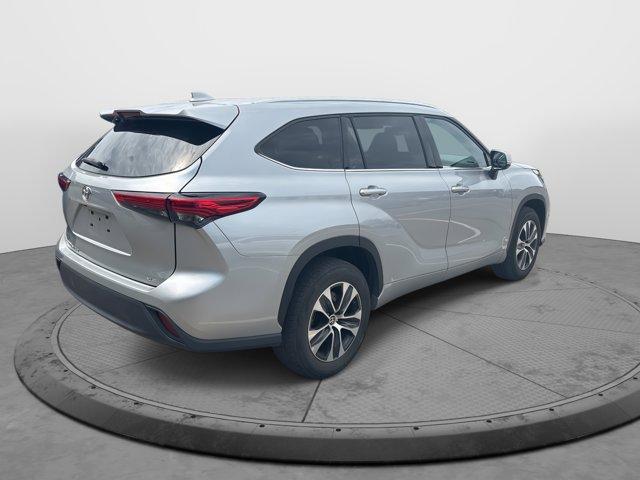 used 2021 Toyota Highlander car, priced at $32,475