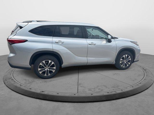 used 2021 Toyota Highlander car, priced at $32,475