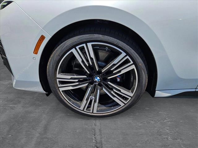 new 2025 BMW 760 car, priced at $134,425