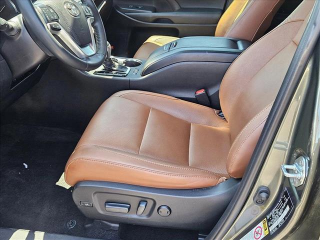 used 2019 Toyota Highlander Hybrid car, priced at $29,998