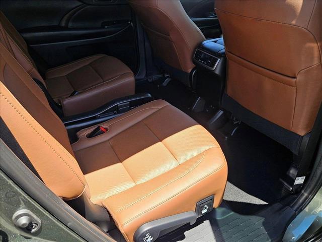 used 2019 Toyota Highlander Hybrid car, priced at $29,998