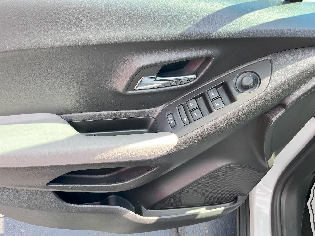 used 2022 Chevrolet Trax car, priced at $18,217