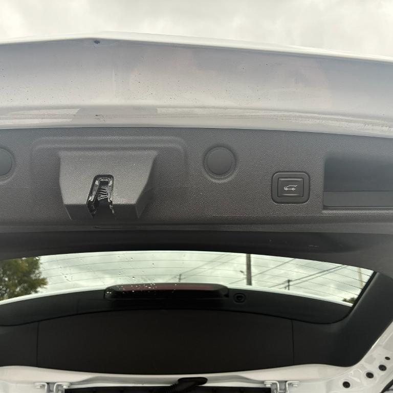 used 2023 Chevrolet Equinox car, priced at $24,989