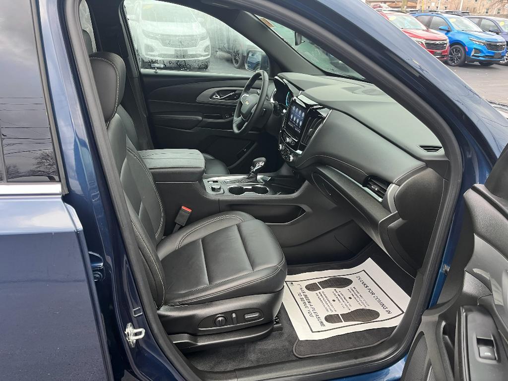 used 2023 Chevrolet Traverse car, priced at $32,999