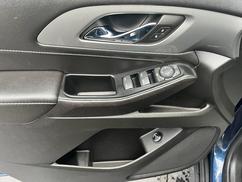 used 2023 Chevrolet Traverse car, priced at $32,999