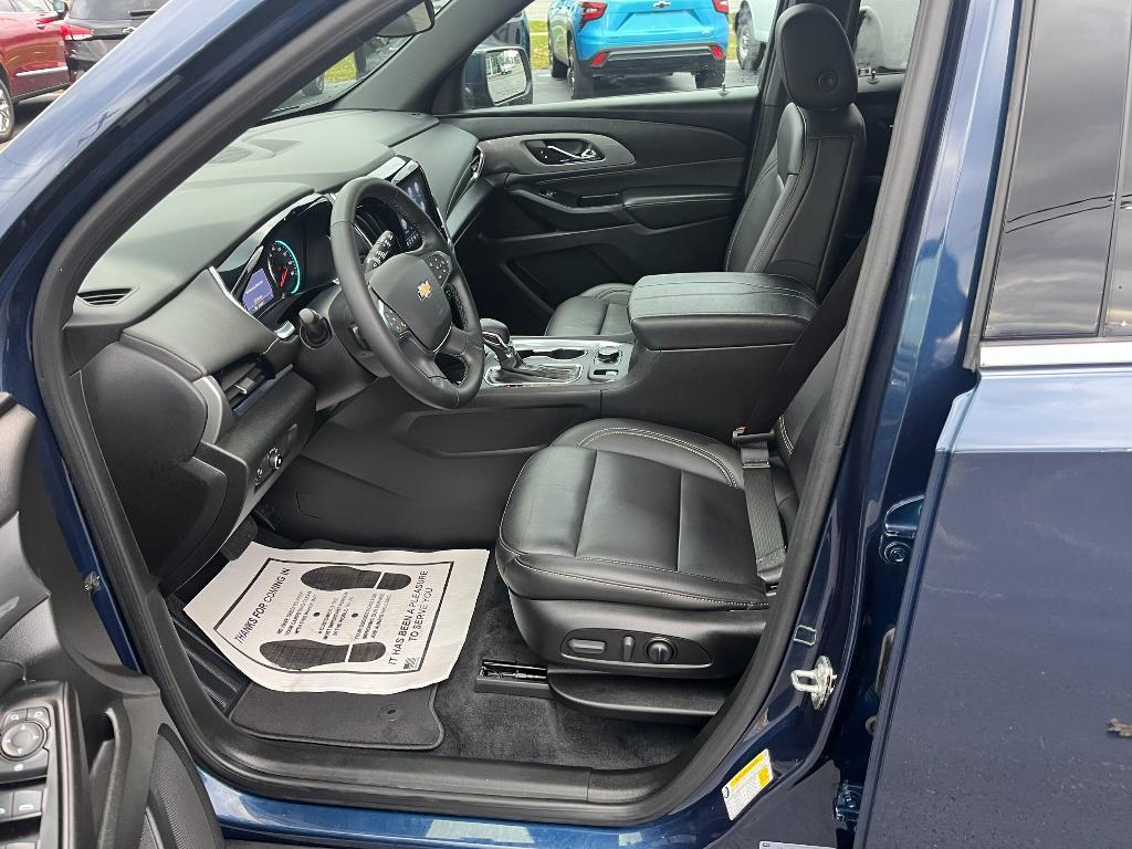 used 2023 Chevrolet Traverse car, priced at $32,999