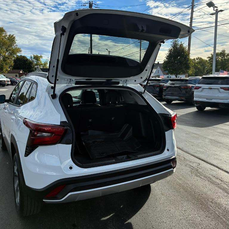 used 2024 Chevrolet Trax car, priced at $20,911