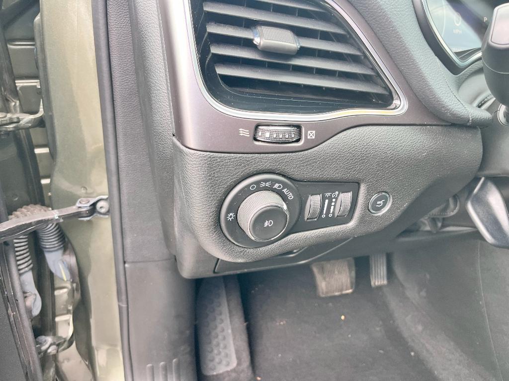 used 2021 Jeep Cherokee car, priced at $23,897