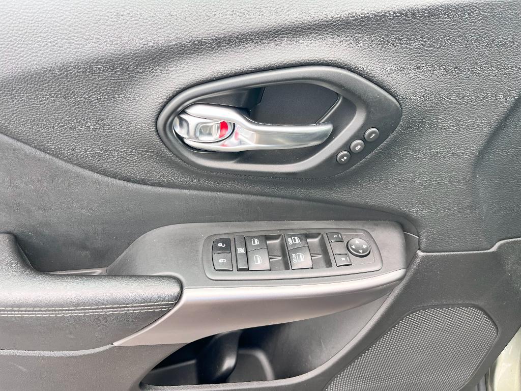 used 2021 Jeep Cherokee car, priced at $23,897