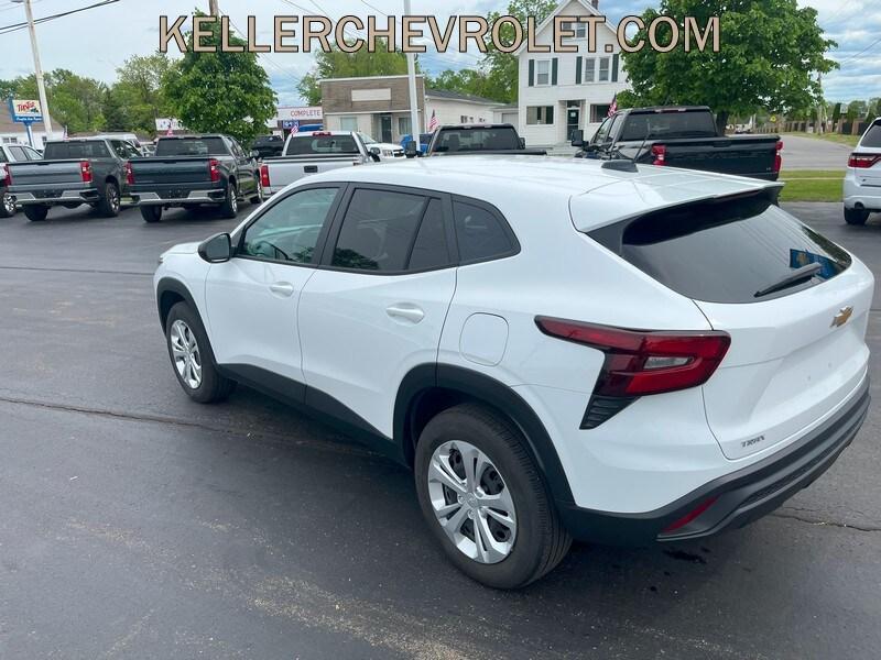 used 2024 Chevrolet Trax car, priced at $22,999