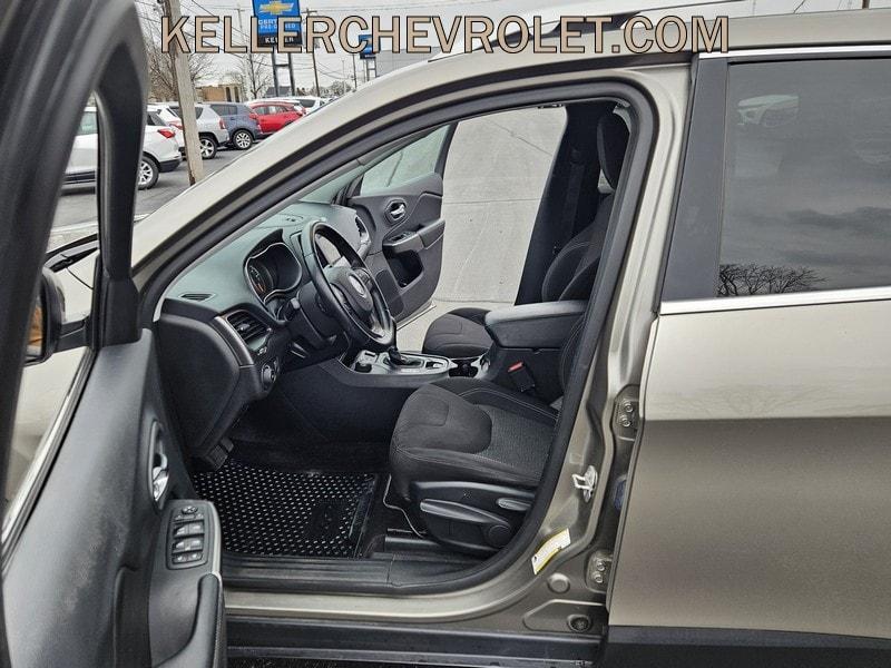 used 2019 Jeep Cherokee car, priced at $14,990