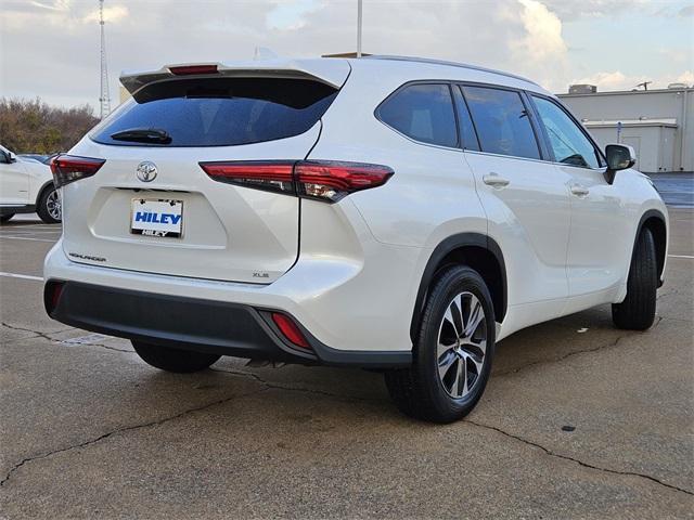 used 2022 Toyota Highlander car, priced at $32,998