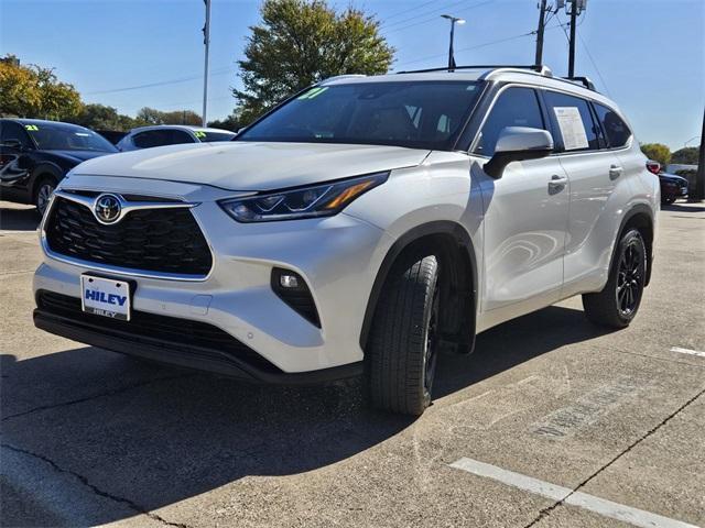 used 2021 Toyota Highlander car, priced at $34,688