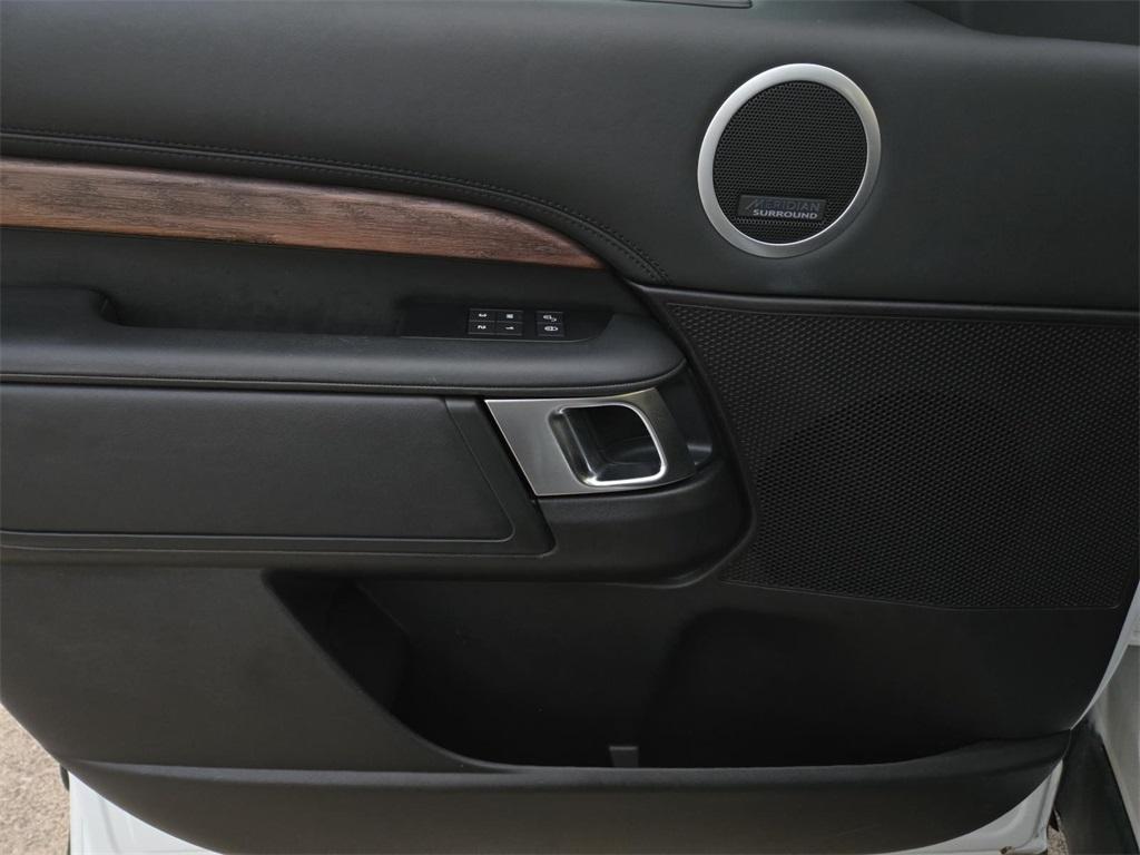 used 2018 Land Rover Discovery car, priced at $18,400