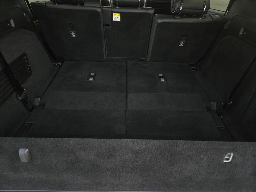 used 2018 Land Rover Discovery car, priced at $18,400