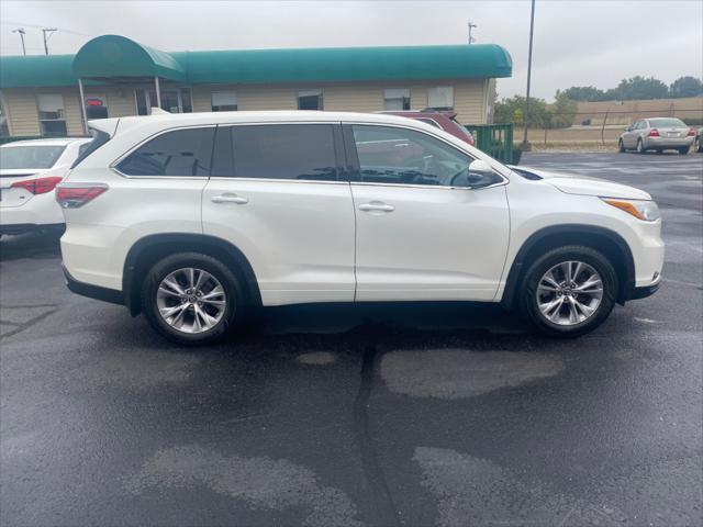 used 2016 Toyota Highlander car, priced at $17,995